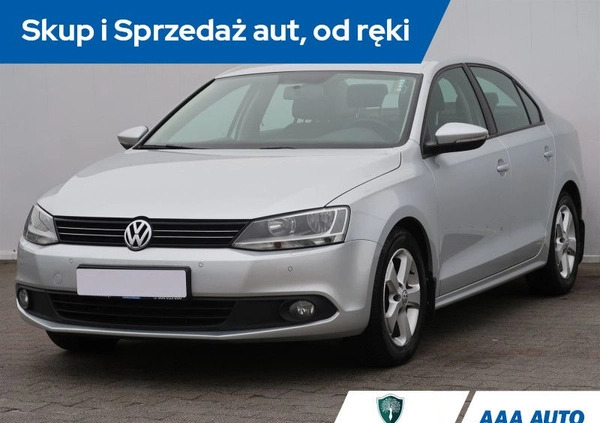 Volkswagen Jetta cena 33000 przebieg: 124570, rok produkcji 2012 z Sztum małe 121